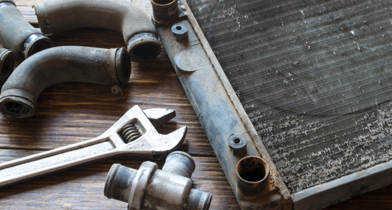 réparation de radiateur de voiture de collection